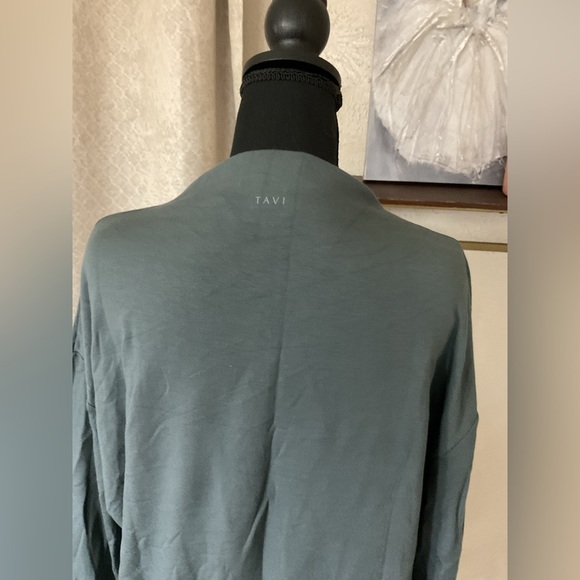 TaviLuxe Slope Crew Sweatshirt - Picture 10 of 11
